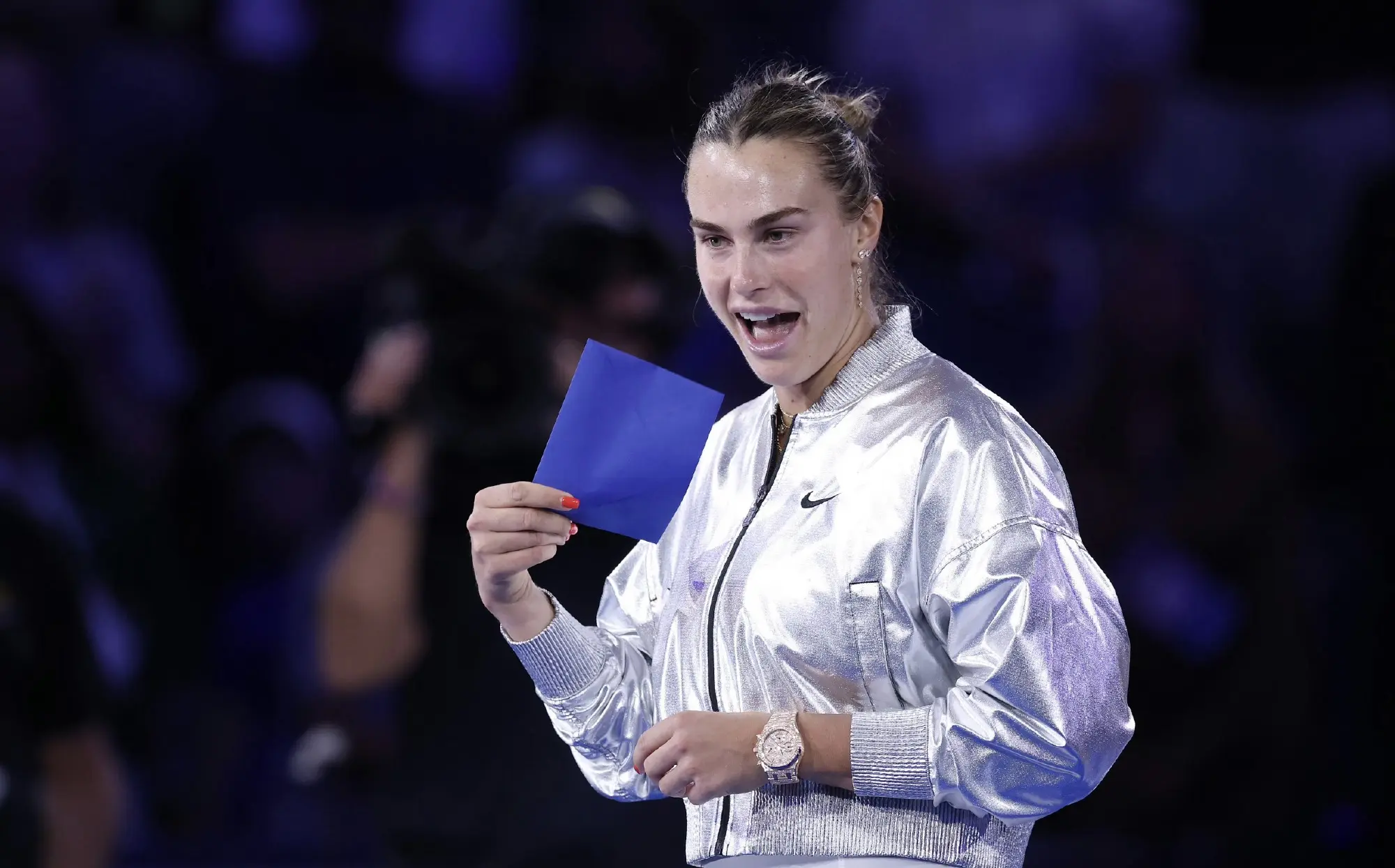 按照她目前, 在阿瑟 按照她目前, 在阿瑟