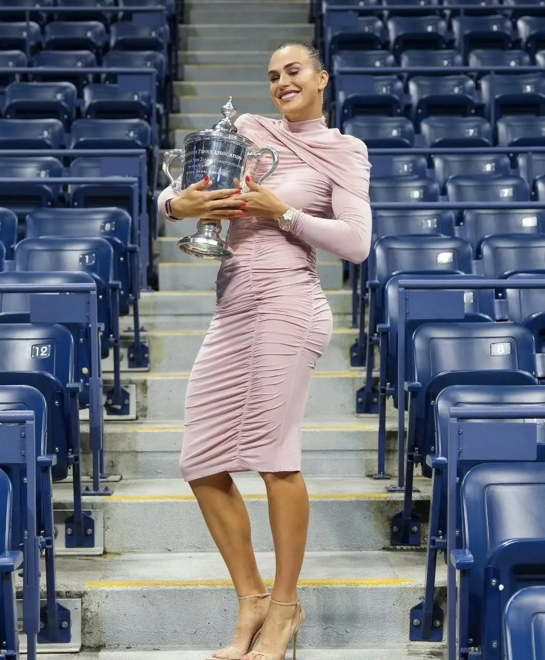 彻底击碎了, 万美元 彻底击碎了, 万美元