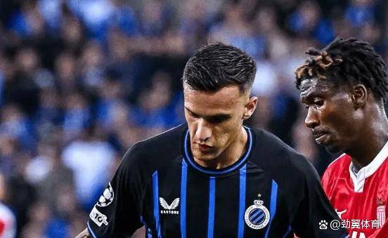 这位备受瞩, 线却始终紧